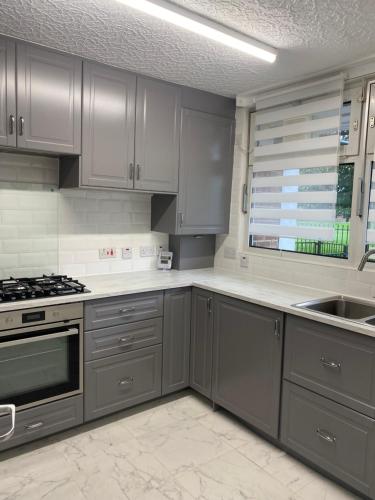 Luxury 3 Bedroom Flat with Garden — 4-Star Luxury Hotel in London, United Kingdom