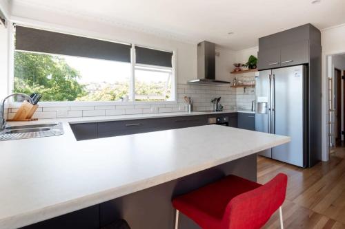 Near the CBD Perfect for Large Groups & Parking — hotel in Kings Meadows