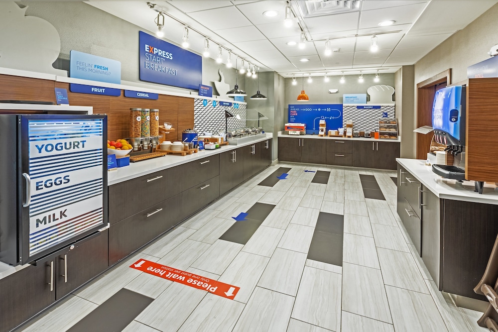 Holiday Inn Express & Suites Stafford NW Sugar Land by IHG - photo 43
