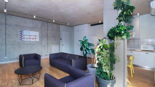 2BR apartment with 2 balconies in heart of the city