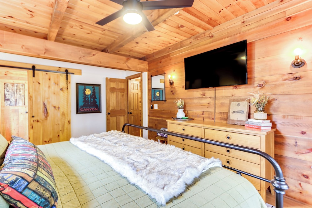 Cozy Ellijay Cabin Hot Tub Yard and Resort Access - photo 20