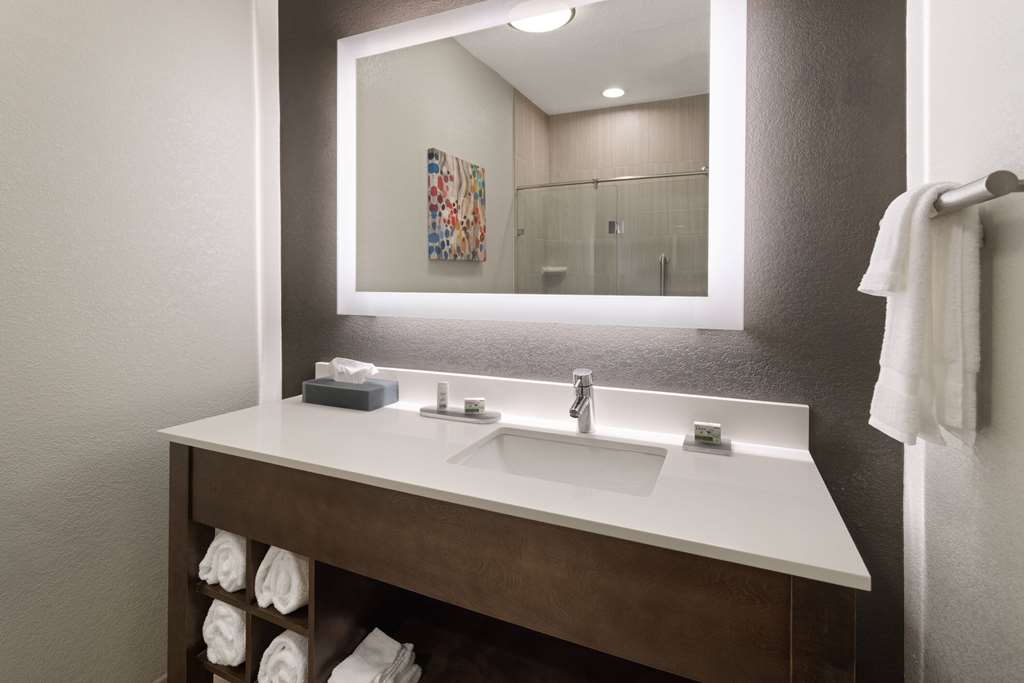 La Quinta Inn & Suites by Wyndham Kokomo - photo 28