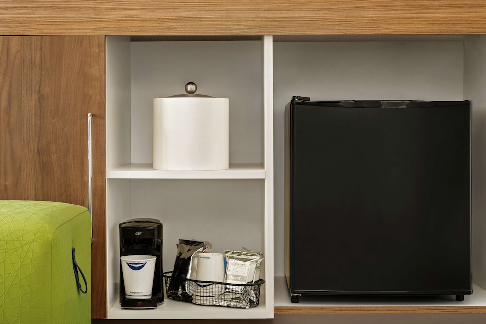 Hampton Inn Portland Airport - photo 14