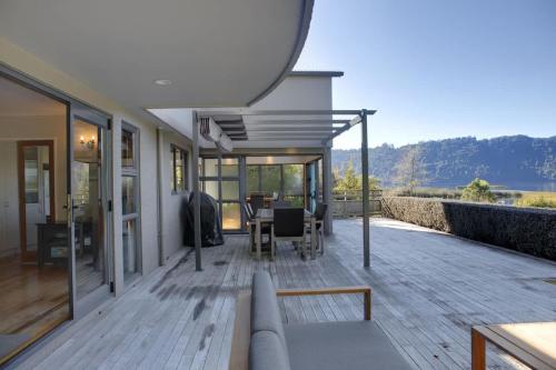 Waterfront Escape - last minute hotel in Rotorua