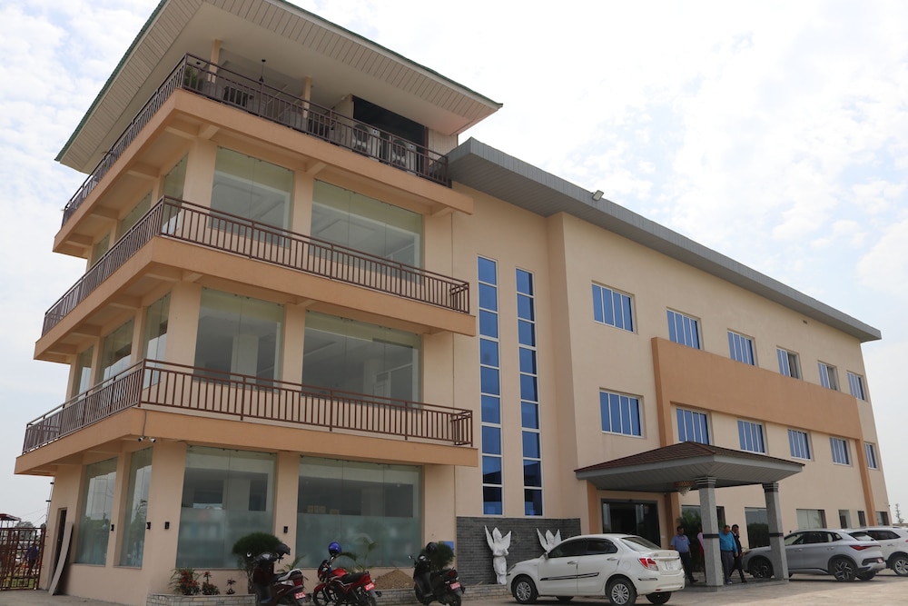 Galaxy Garden Resort in Bharatpur, Nepal