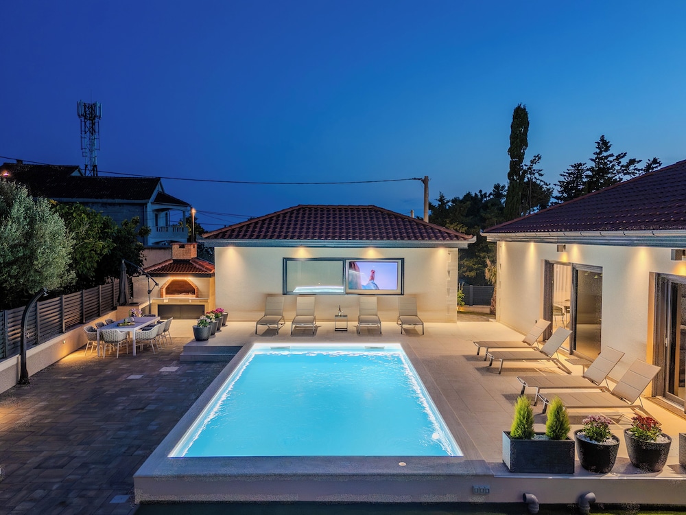 Villa Ballat — 4-Star Luxury Hotel in Privlaka, Croatia