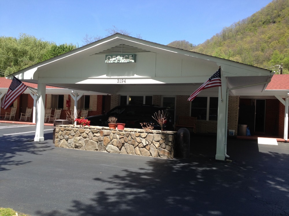Travelowe's Motel - photo 32