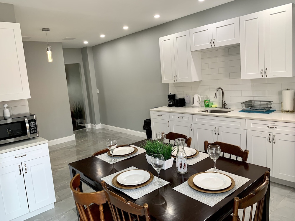 The Wheel of Fortune Duplex 8BR Parking - photo 21