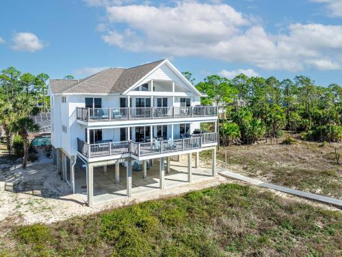 SunScape & SeaScape Beachfront Vacation Home — 4-Star Luxury Hotel in Port Saint Joe, United States