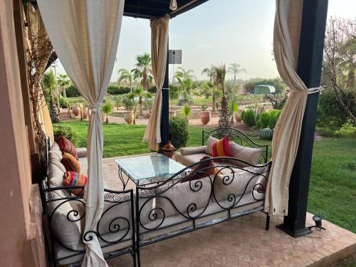 Appartement élégant avec vue sur piscine jardin verdoyant et wifi ultra rapide — 4-Star Luxury Hotel in Marrakesh, Morocco