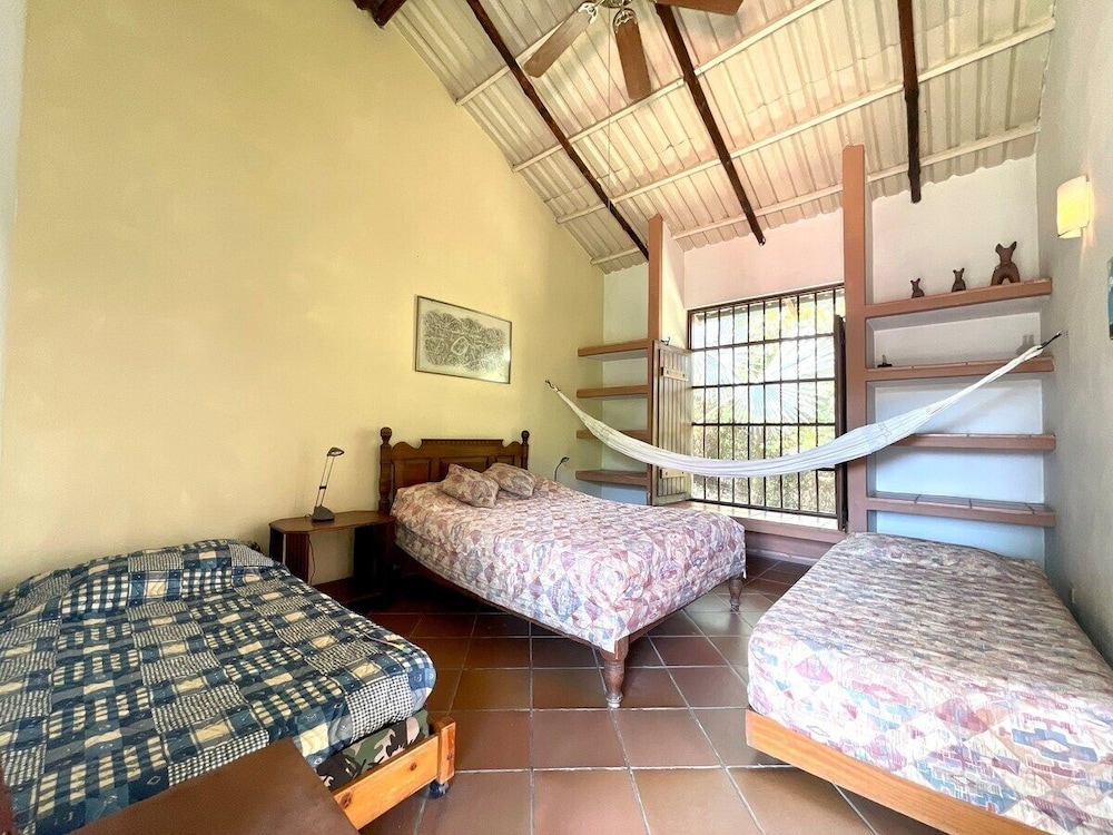 Casa Colonial privada vía Villeta Tobia — 4-Star Luxury Hotel in Nimaima, Colombia