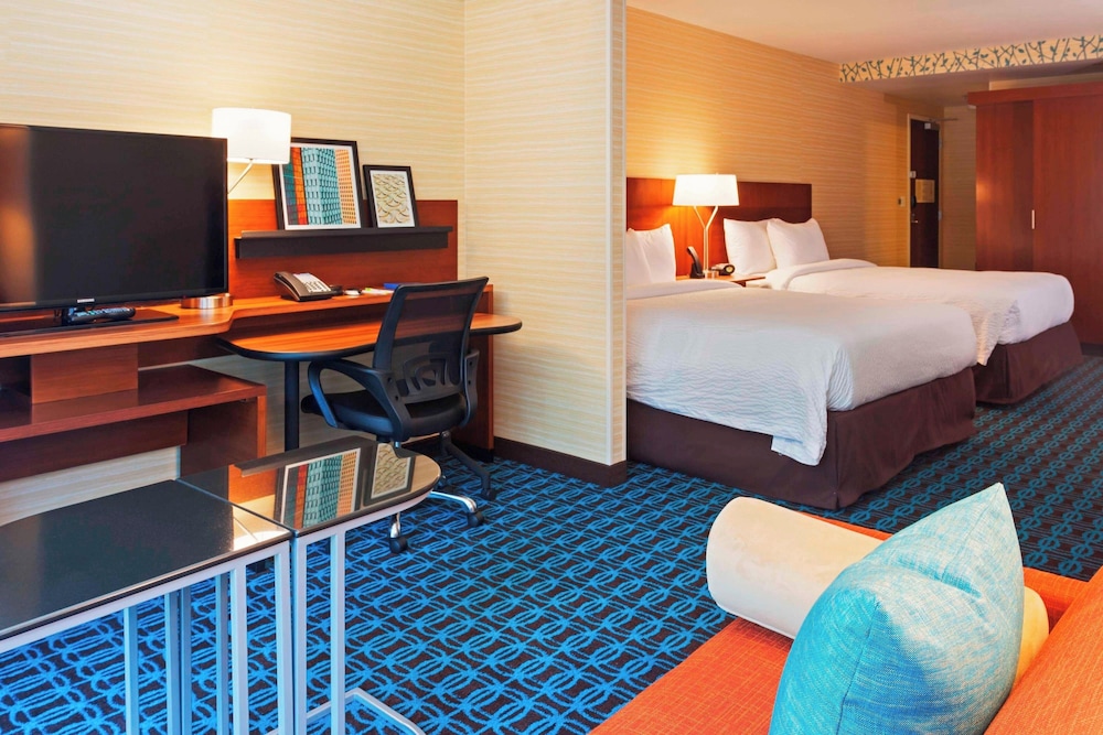 Fairfield Inn & Suites Chicago Downtown River North - photo 16