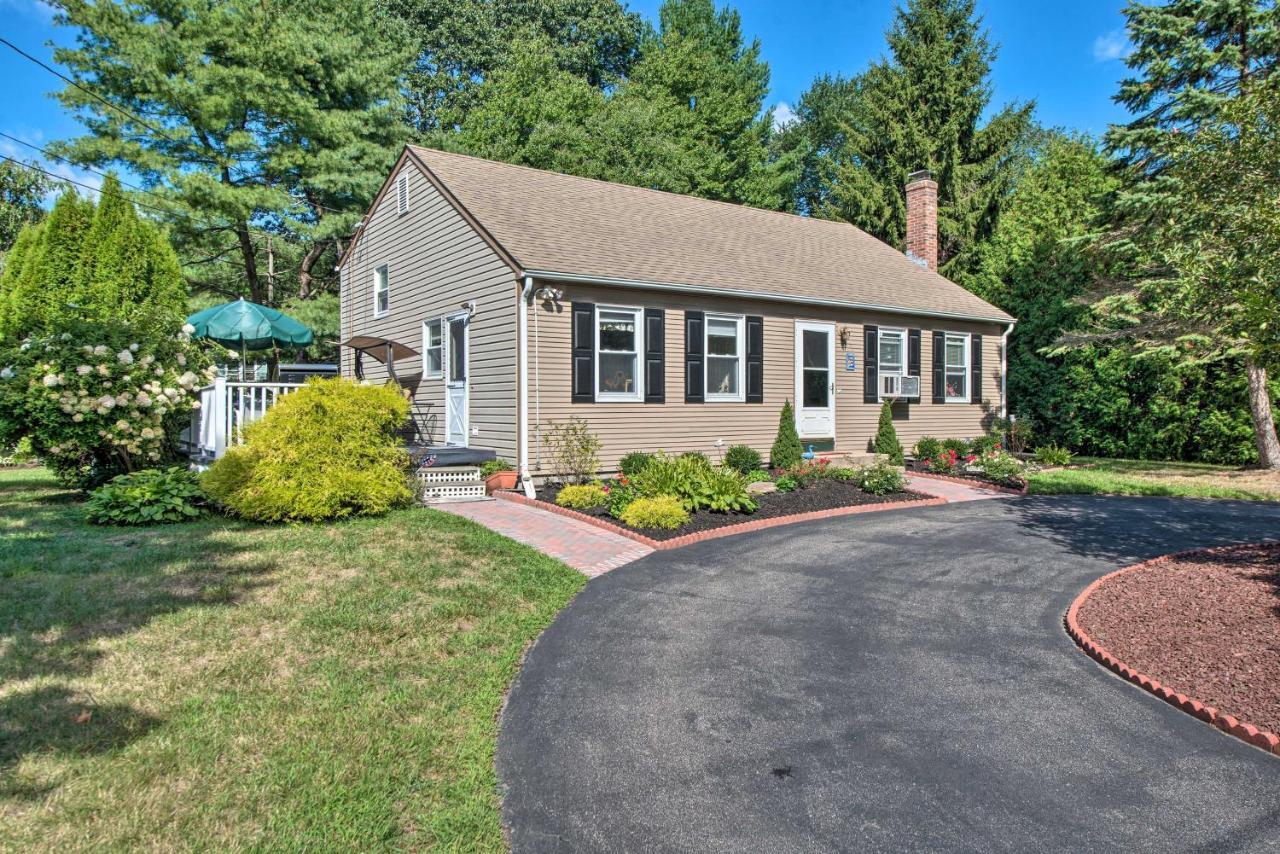 Ideal Narragansett Location with Furnished Deck — hotel in Narragansett