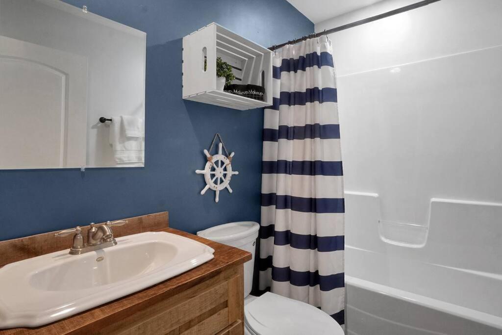 Anchors Away Relaxing Cottage Minutes from Lake — 4-Star Luxury Hotel in Buckeye Lake, United States