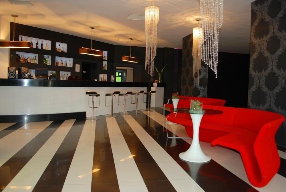 Hotel Black White — Myslenice