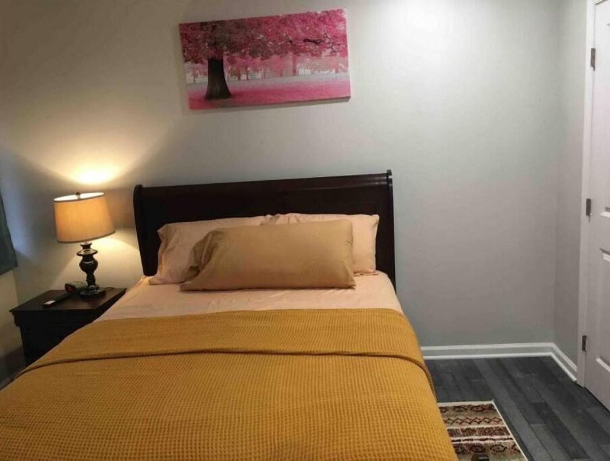 Entire Twnhouse 2bdrms 3Bthrm 2Qbeds 2Levls Fncd Bkyard — 4-Star Luxury Hotel in Greenbelt, United States