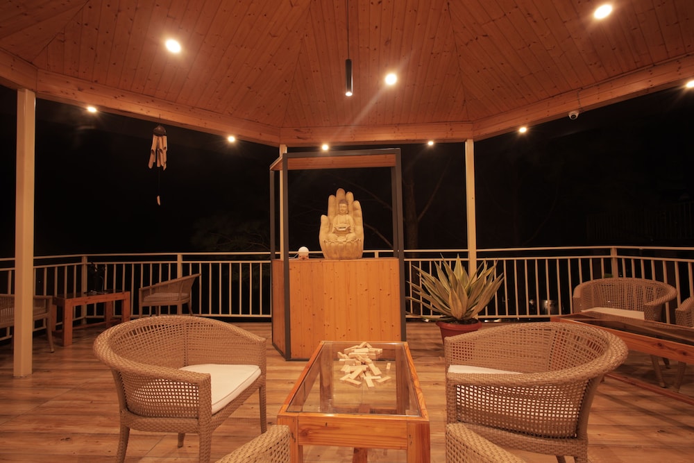 The Woods Retreat — Lansdowne — photo 4