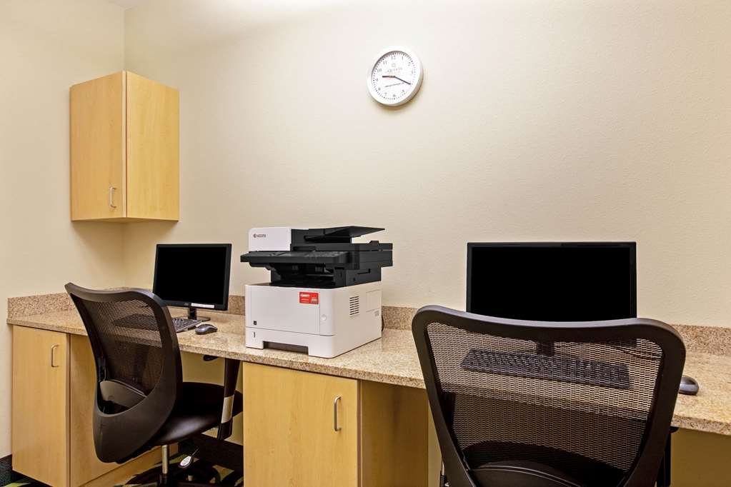 La Quinta Inn & Suites by Wyndham Grand Forks - photo 49