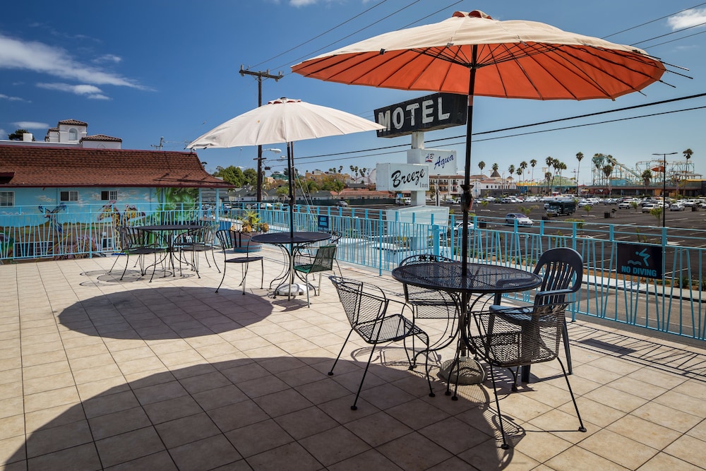 Aqua Breeze Inn - photo 90