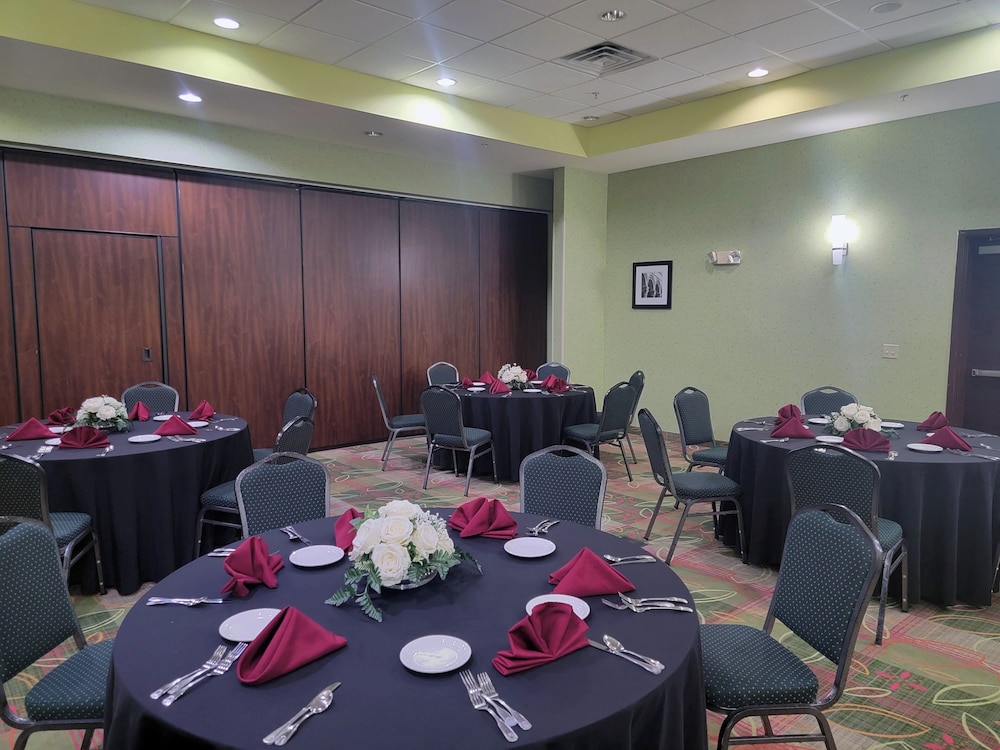 Holiday Inn Garland by IHG - photo 47