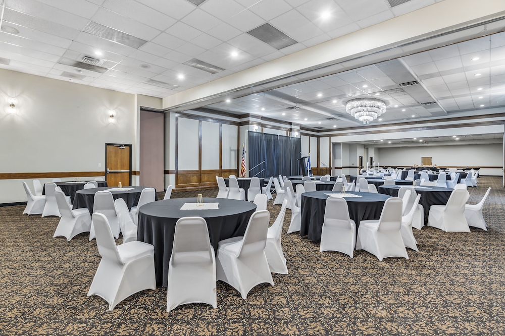 Seaport Inn and Suites - photo 27