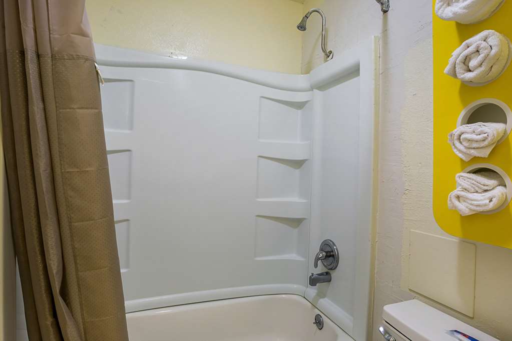 Motel 6 Madisonville TX - photo 21