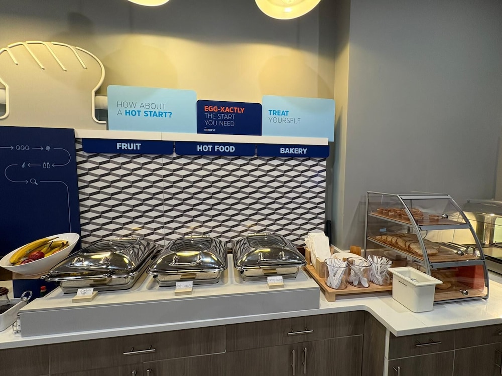 Holiday Inn Express & Suites Bronx NYC an IHG Hotel - photo 27