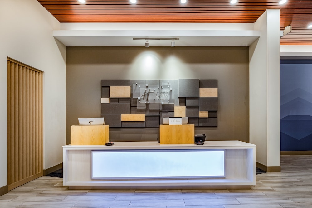 Holiday Inn Express & Suites Lincoln Downtown by IHG - photo 35
