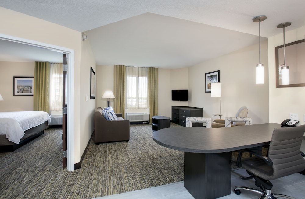 Candlewood Suites Miami Exec Airport Kendall by IHG - photo 9