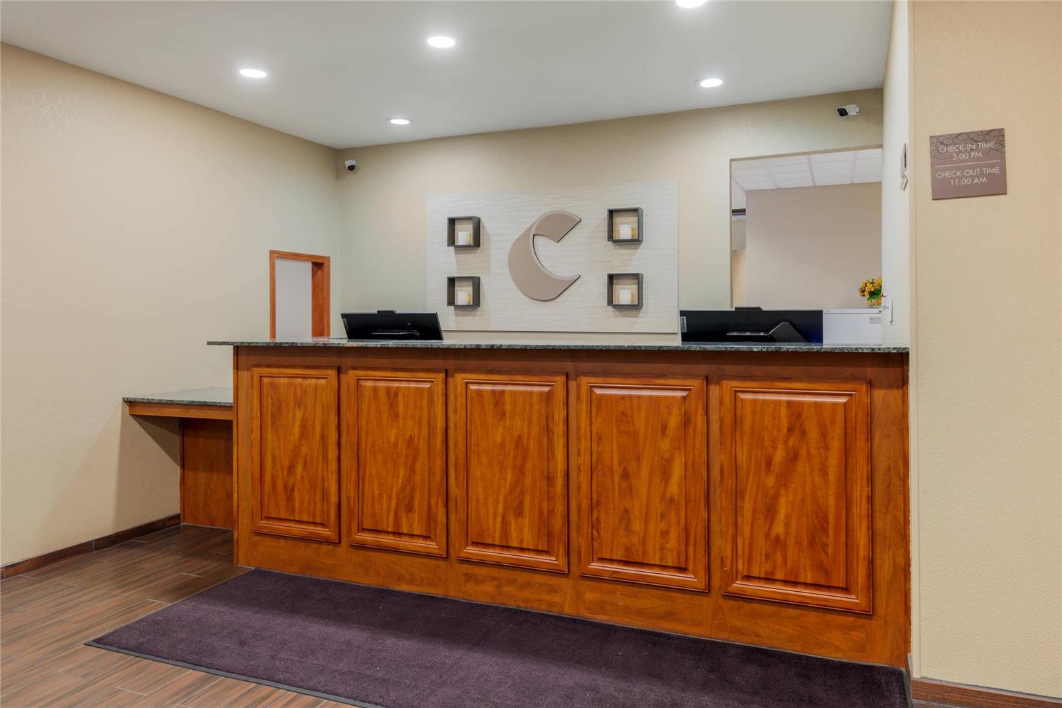 Comfort Suites Johnson Creek Conference Center - photo 9
