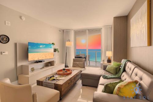 Rooftop Oceanview Balcony Beachfront Resort in Hollywood, United States