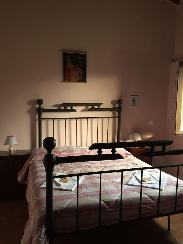 Agriturismo Casale Loreto — 4-Star Luxury Hotel in Corchiano, Italy