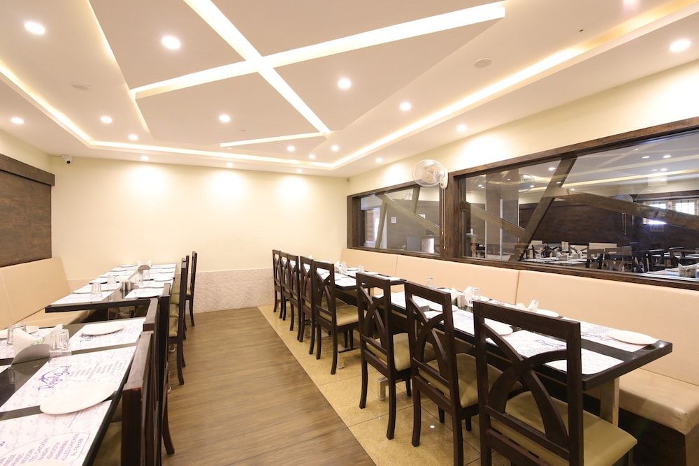 Oyo 28093 Royal Sand - last minute hotel in Mysore
