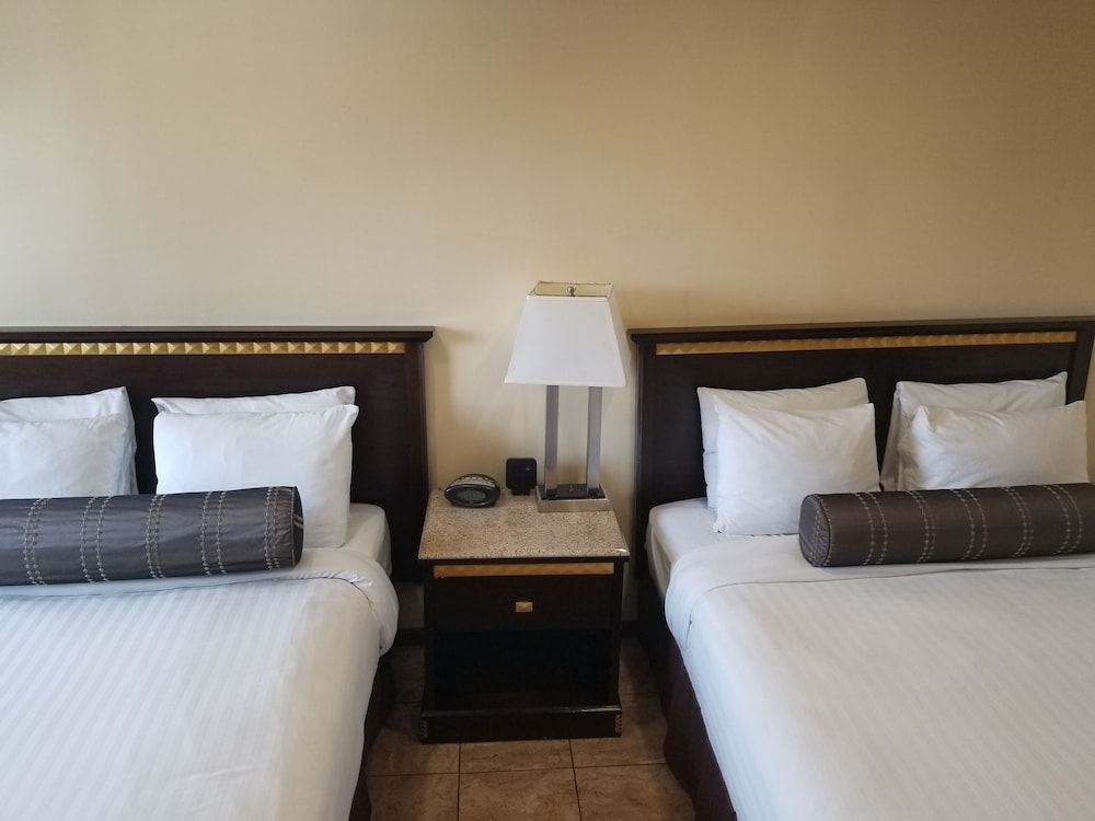 Tuscan Garden Inn - photo 13