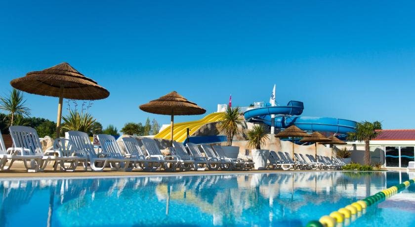 Camping Les Charmettes — 4-Star Luxury Hotel in Les Mathes, France