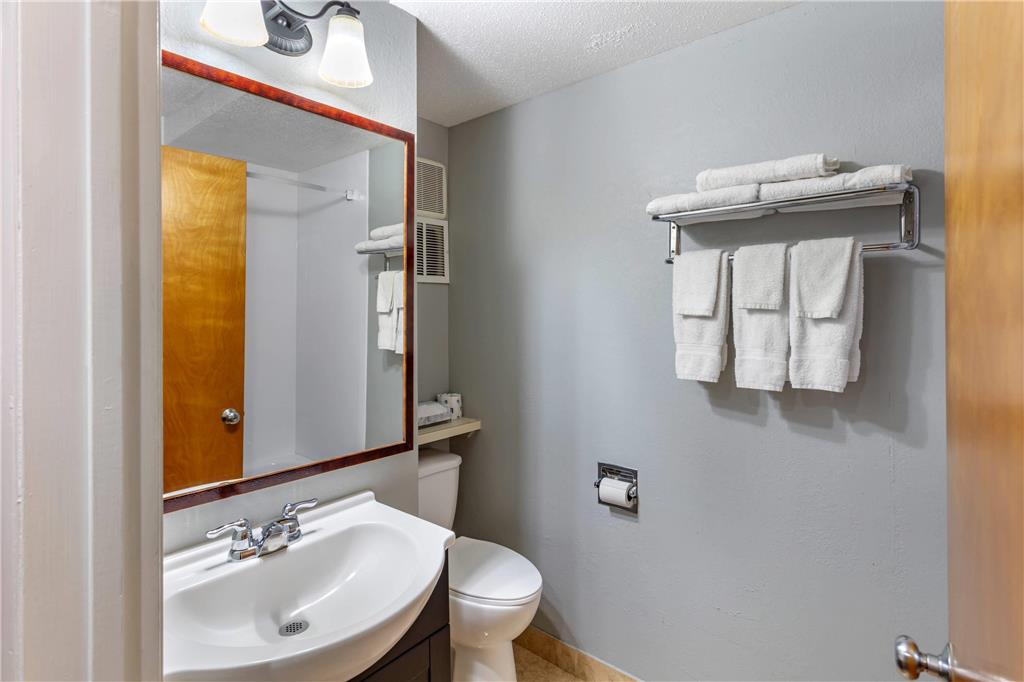 Econo Lodge Inn & Suites Old Saybrook Westbrook - photo 29