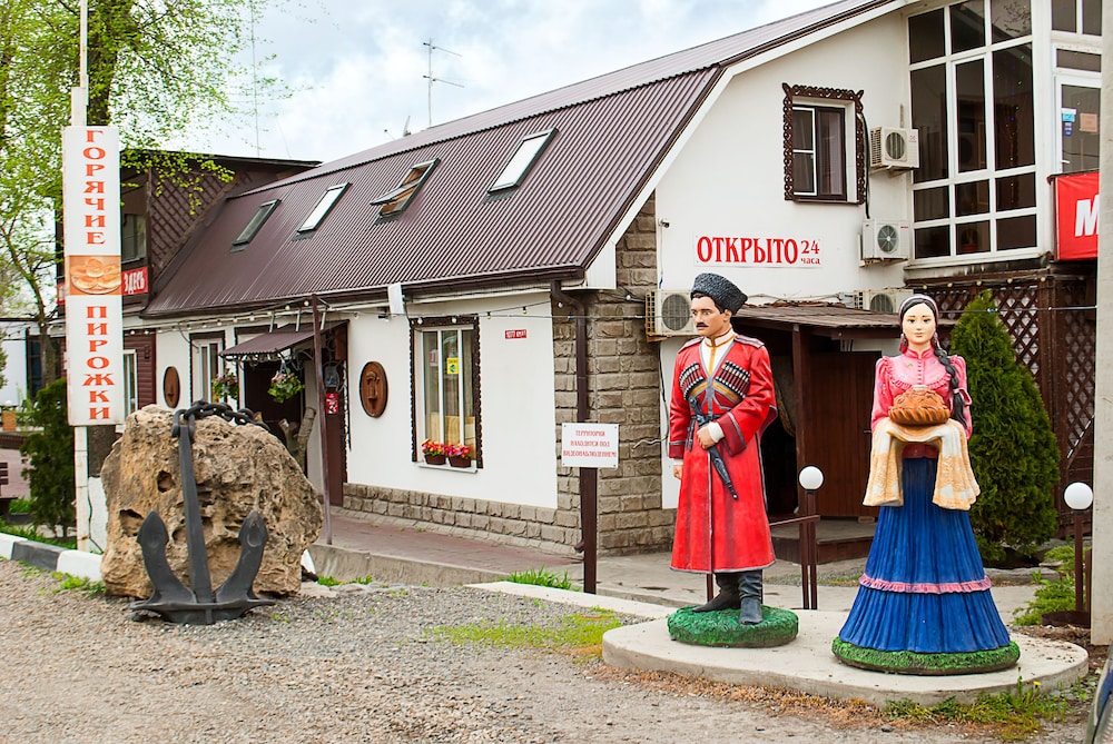 Ribachka - carbon neutral hotel in Leninskoye