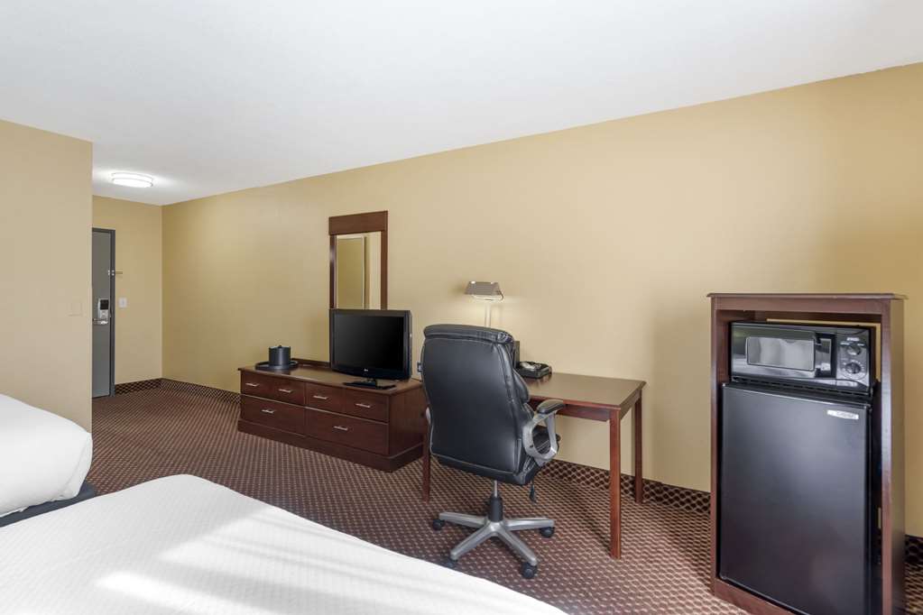 Quality Inn & Suites Bloomington University Area - photo 9