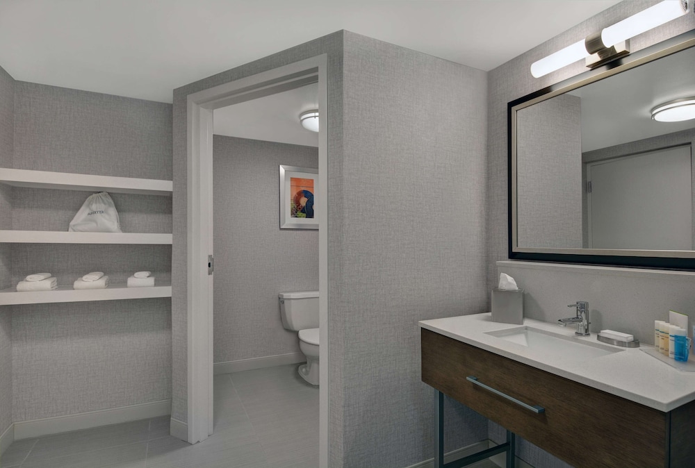 Hampton Inn Gallatin - photo 26