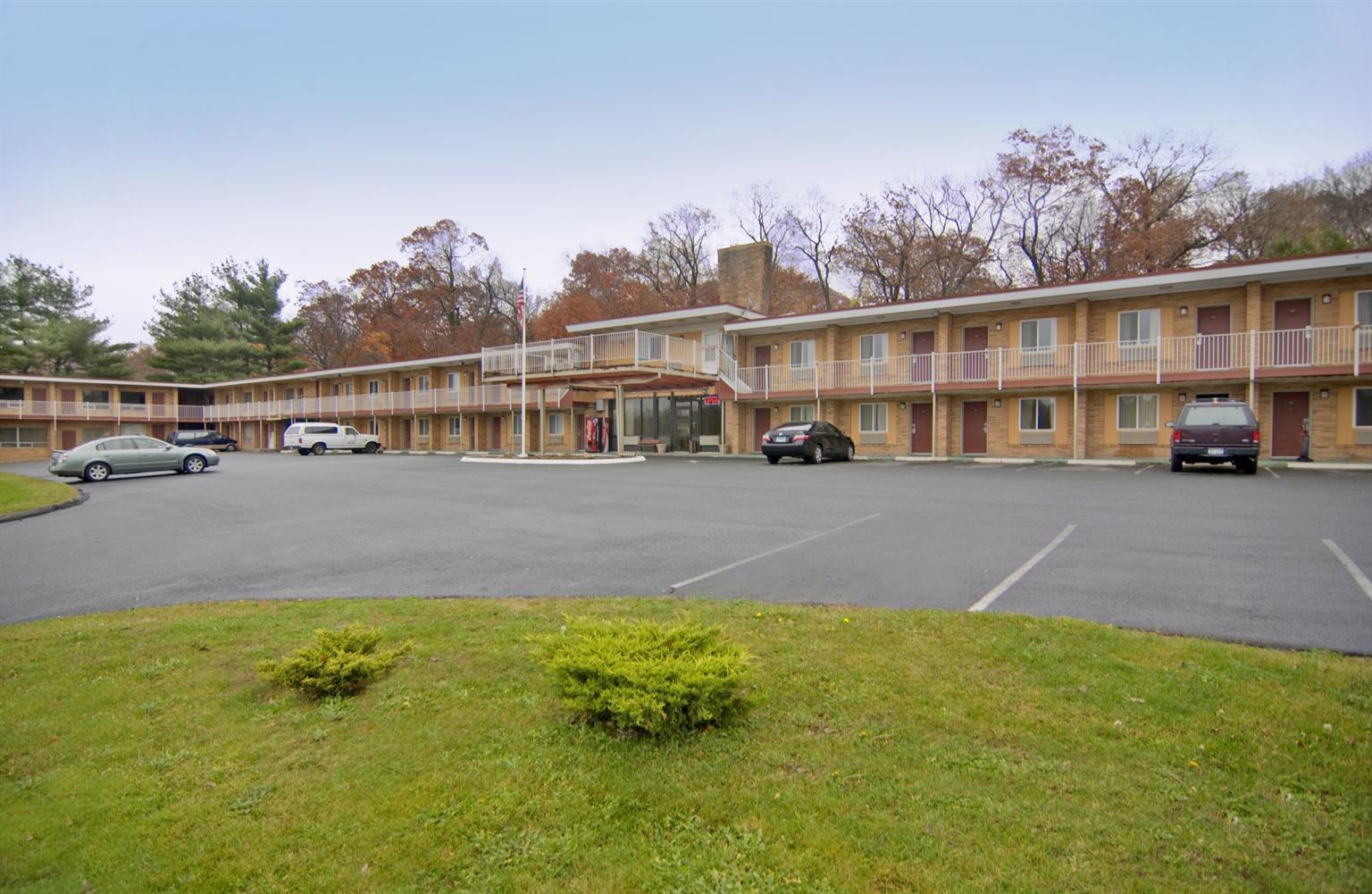 Americas Best Value Inn Wethersfield Hartford - photo 11