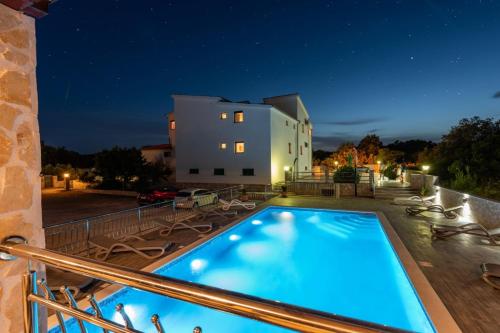 Apartment in Vinišce with Balcony Air condition WIFI Washing machine — 4-Star Luxury Hotel in None, Croatia