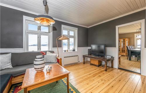 Holiday Home Kvamsøy Storholmen — Sandvika — photo 4
