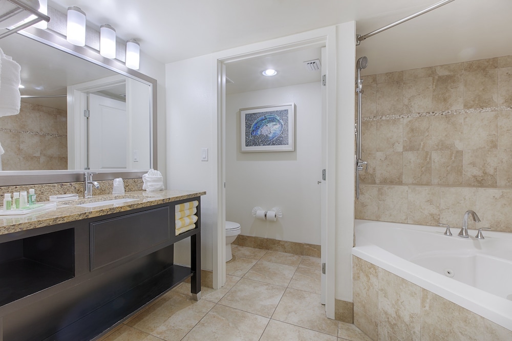 Holiday Inn Resort Daytona Beach Oceanfront by IHG - photo 21