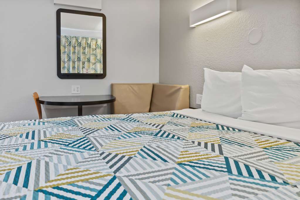 Motel 6 Ventura CA Beach - photo 10