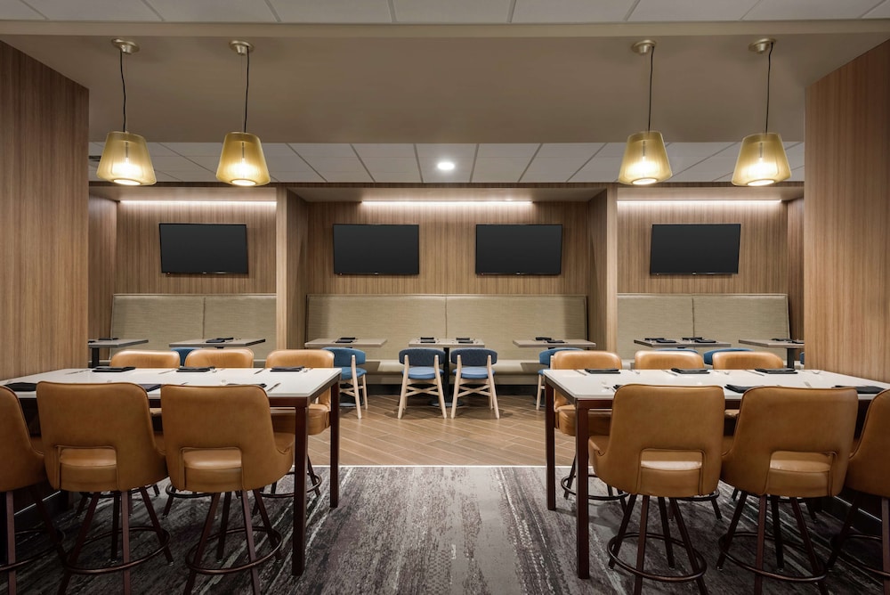 DoubleTree by Hilton St. Paul East - photo 40