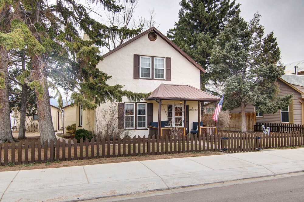 Monument Retreat Walk To Local Dining And Shopping in Monument, United States