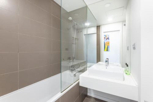 Stunning 2 bedroom Ground floor Le Mirage RDR339 — 4-Star Luxury Hotel in Estepona, Spain