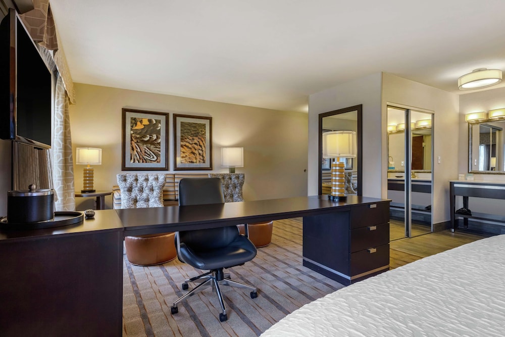 Hampton Inn & Suites Columbus - photo 16