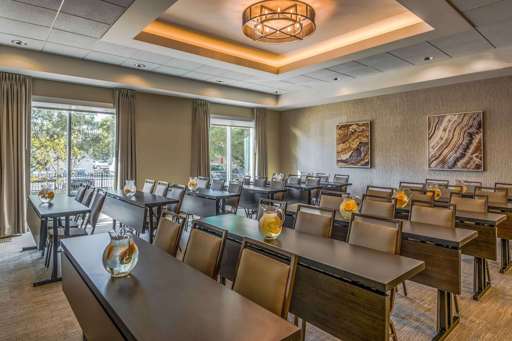 Hampton Inn & Suites Tallahassee Capitol University - photo 43
