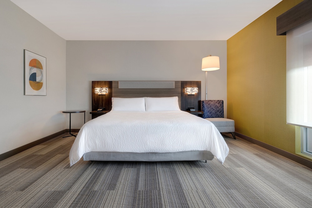 Holiday Inn Express and Suites Glendale Downtown - photo 31